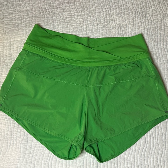 LULULEMON GREEN SHORTS - Picture 2 of 3